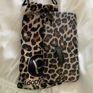 Leopard loopy case